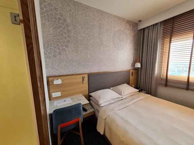 holiday inn express holiday inn express